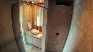 Apartment, Kitchenette, City View | Bathroom