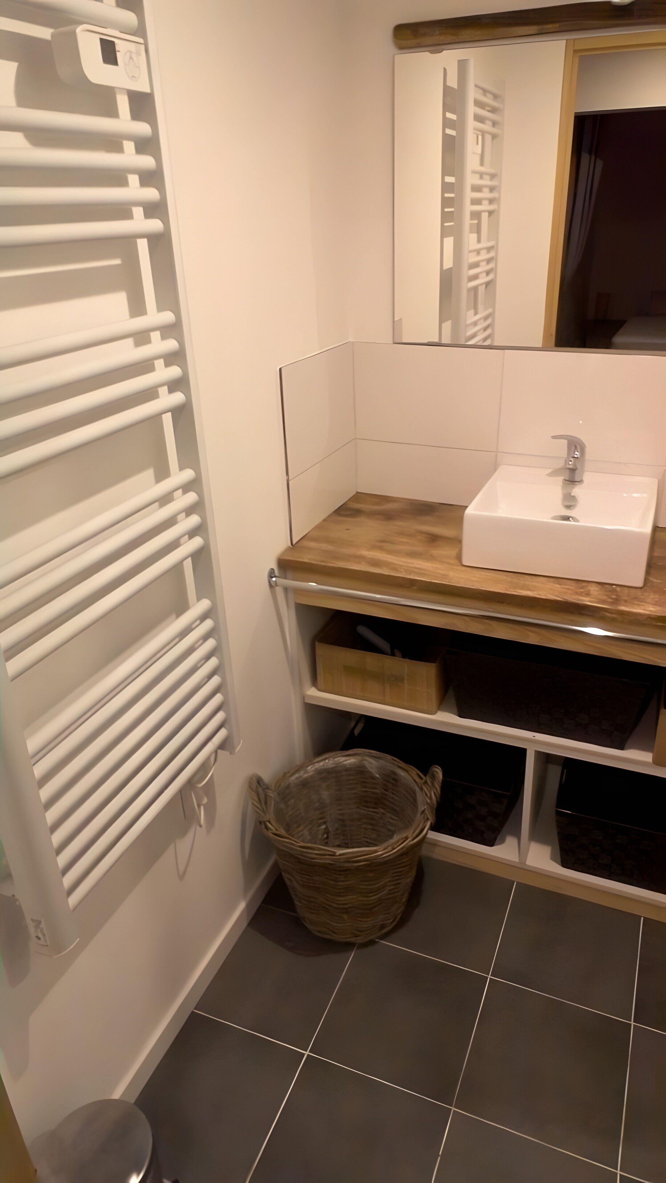 Een douche, een haardroger, handdoeken