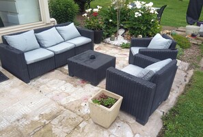 Terrace/patio - Guest Room “La Chambre Potager” with Shared Terrace, Garden, and Wi-Fi (Senonches)