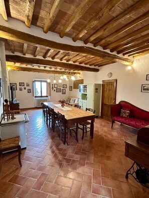 Dining - Poggio Giselda, home for groups and families with unique views of San Gimignano (Toscana)