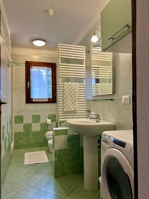 Bathroom - Poggio Giselda, home for groups and families with unique views of San Gimignano (Toscana)