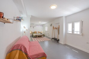 1 dormitori, planxa i posts de planxar, wifi i roba de llit 