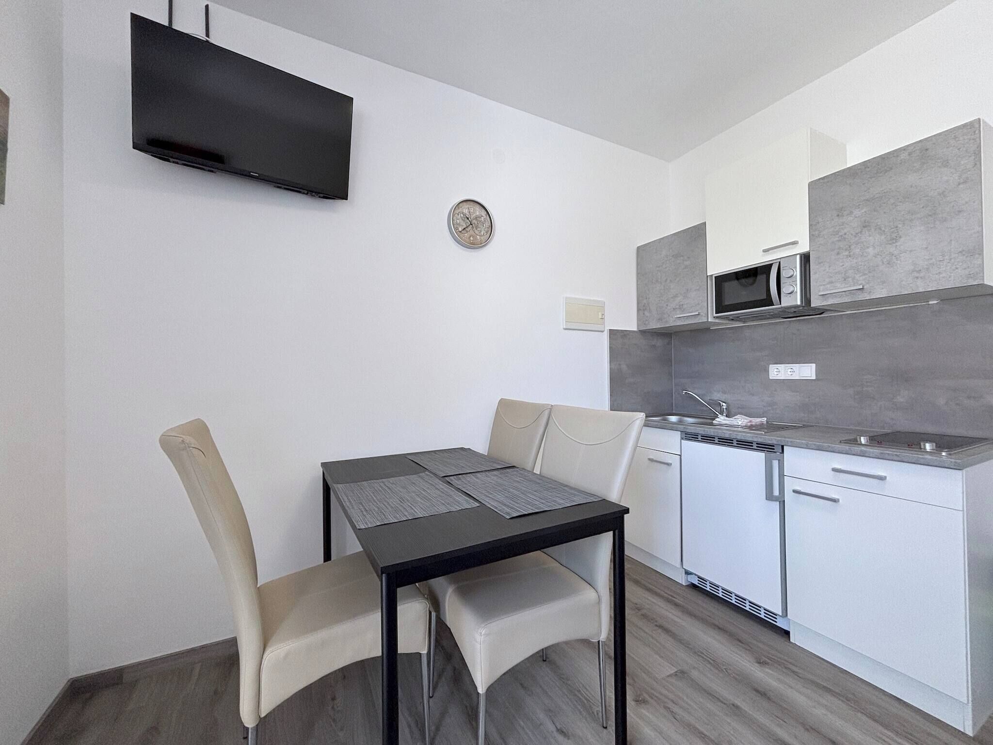 Apartment, 1 Bedroom | Dining room