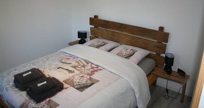 Chambre dâhĂŽtes « Chambre Terrasse » avec terrasse partagĂ©e, jardin partagĂ© et Wi-Fi