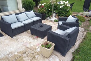 Terrace/patio - Bed and Breakfast 'Chambre Terrasse' with Shared Terrace, Shared Garden and Wi-Fi (Senonches)