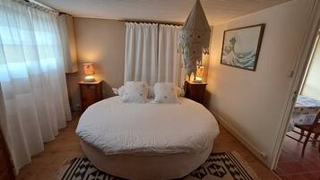 1 bedroom, WiFi, bed sheets