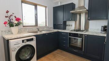 Dishwasher, cookware/dishes/utensils