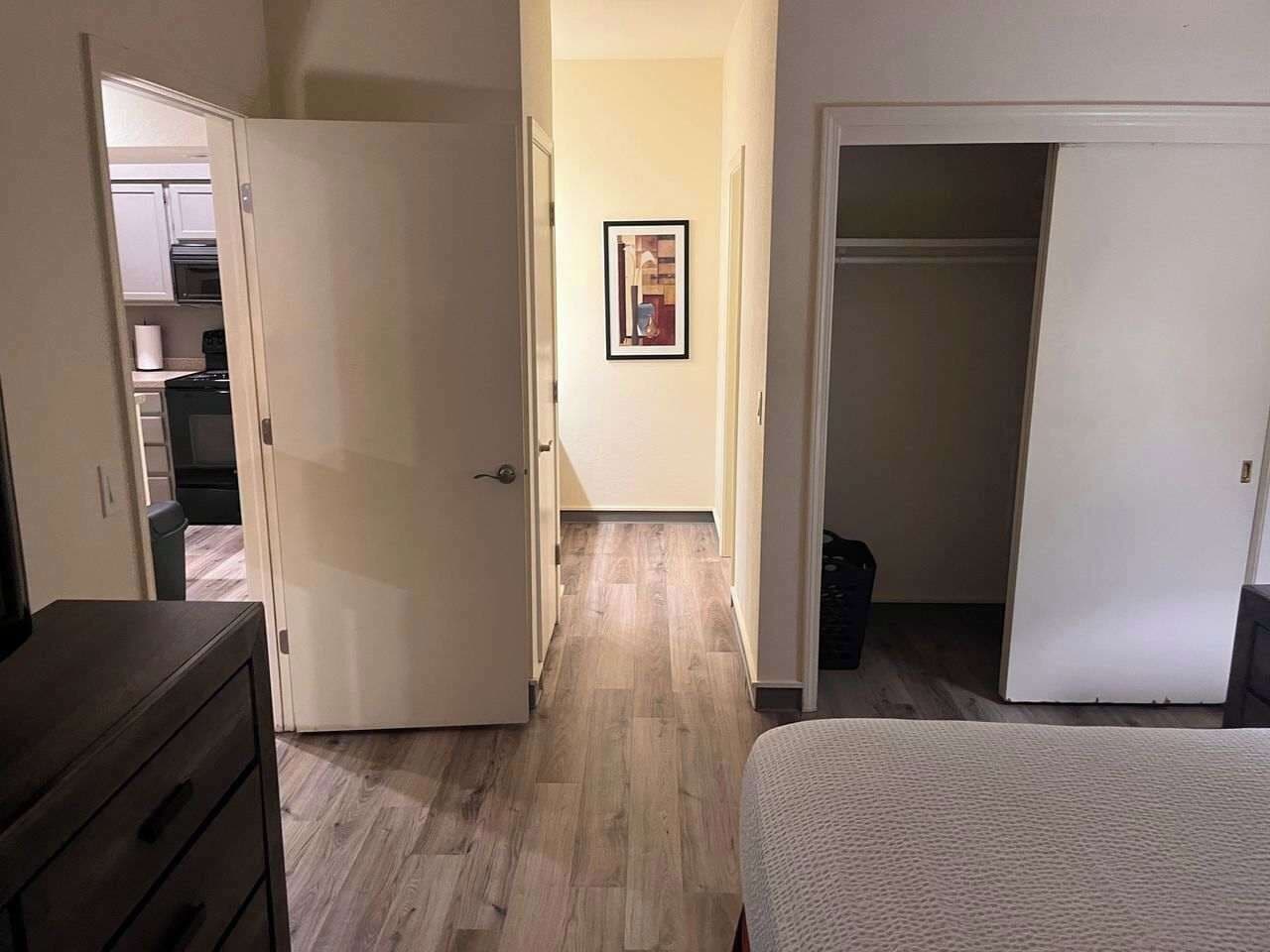 1 habitación, tabla de planchar con plancha, wifi y ropa de cama 
