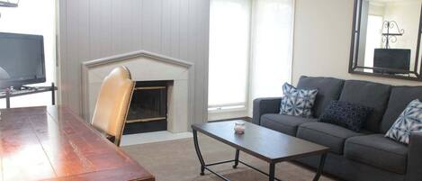 TV, fireplace