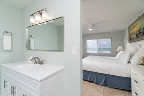 Room - Nautilus 209 by Nautilus Vacations - Beachfront Condo, Pool, Recreation Court (Holmes Beach)