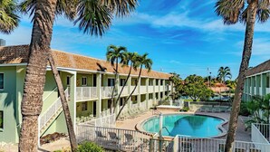 Pool - Nautilus 209 by Nautilus Vacations - Beachfront Condo, Heated Pool, Racket Court (Holmes Beach)