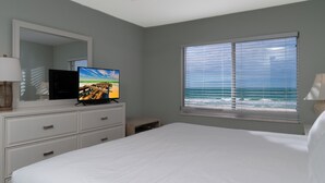 Room - Nautilus 209 by Nautilus Vacations - Beachfront Condo, Heated Pool, Racket Court (Holmes Beach)