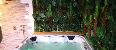 Tina de hidromasaje interior