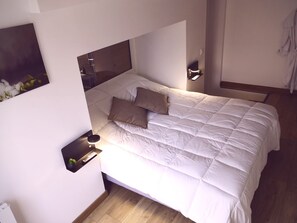Room - “V et Spa Jungle” Guest Room with Private Spa, Terrace, Wi-Fi & Air Conditioning (Saint-Martin-Boulogne)