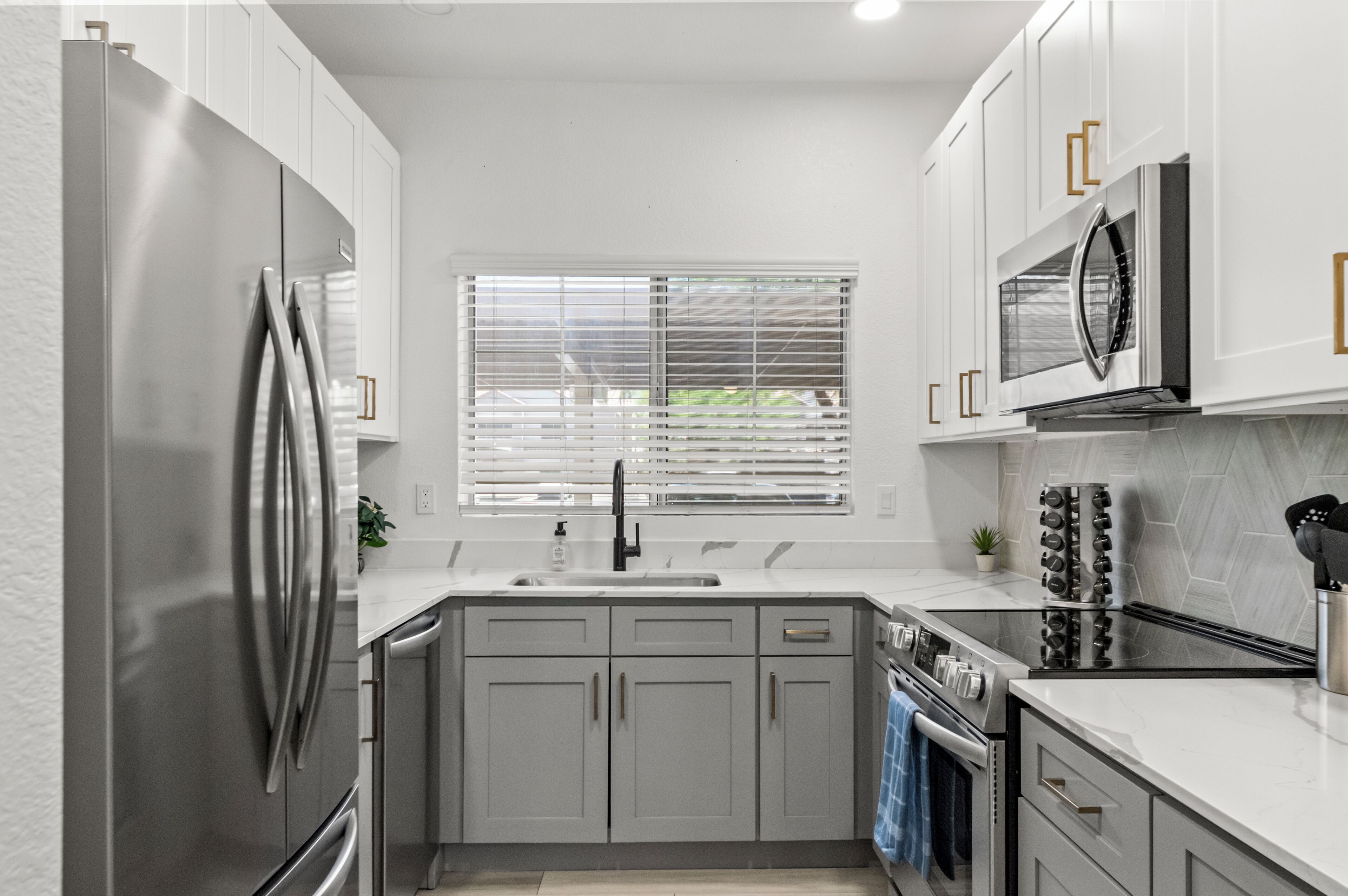 Refrigerador, microondas, horno, placa de cocina