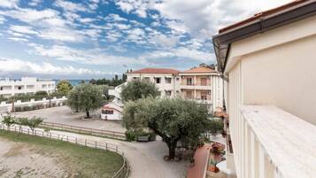 Appartement, balcon | Enceinte de lâhĂ©bergement
