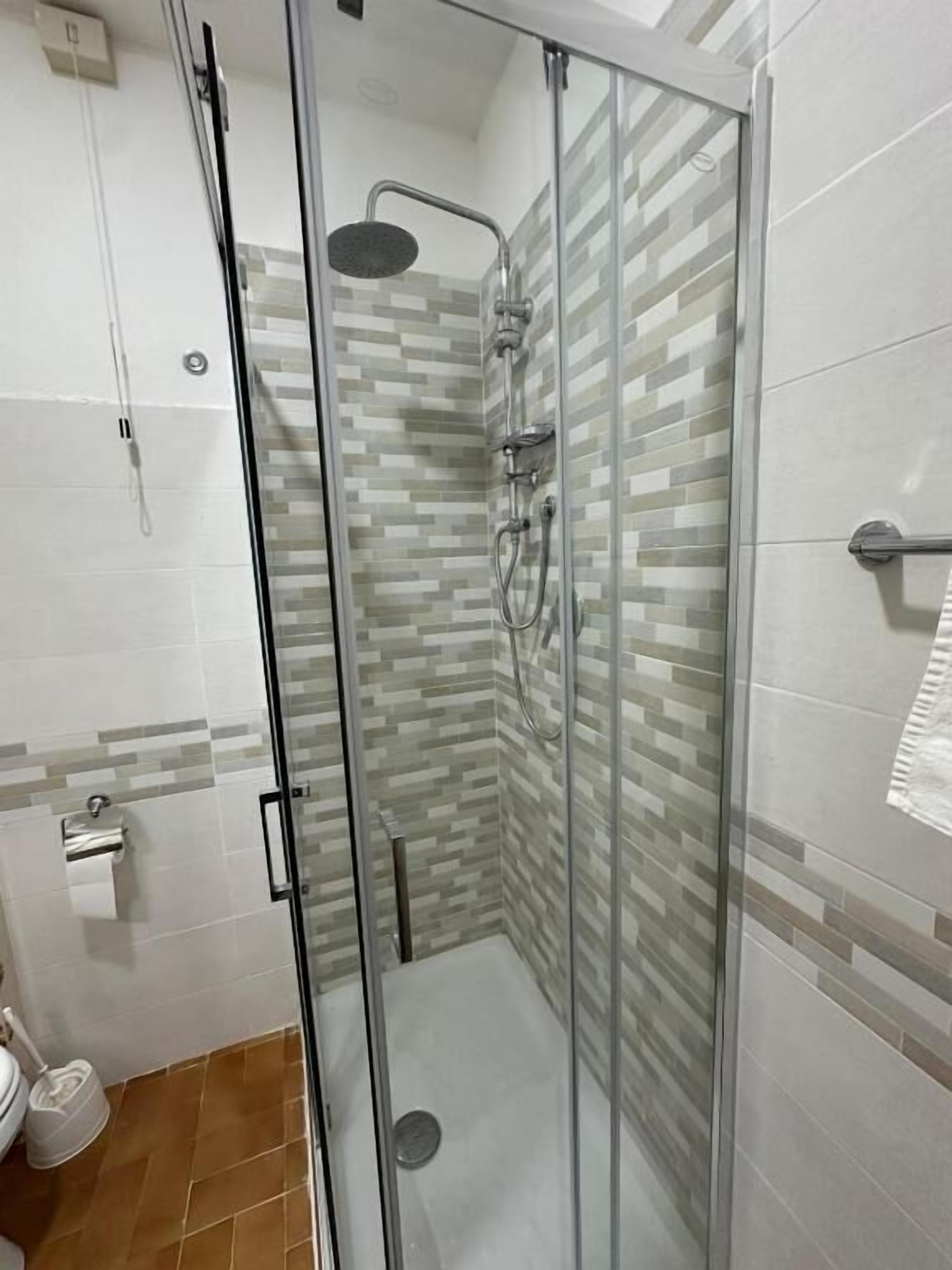 Quadruple Room | Bathroom