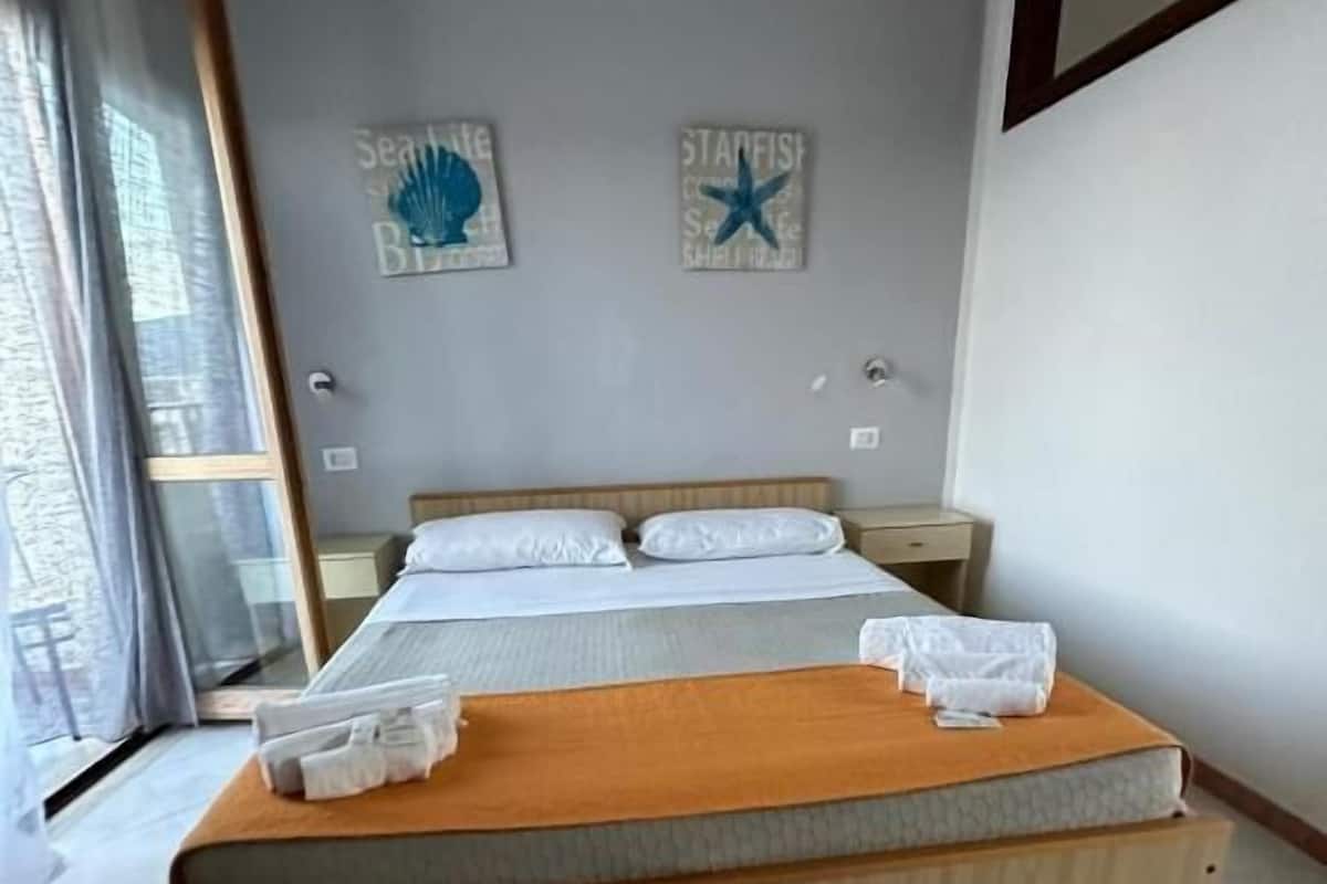 Double Room, Balcony | Free WiFi