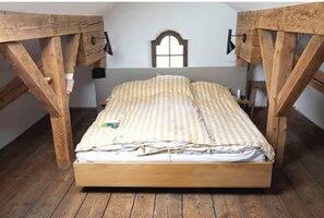 4 bedrooms, iron/ironing board, Internet, bed sheets