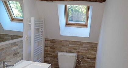 Between Amboise and Chenonceaux, quiet, detached duplex apartment