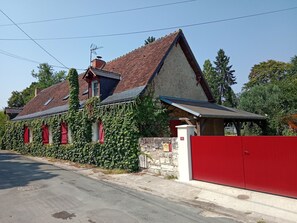 Exterior - Between Amboise and Chenonceaux, quiet, detached duplex apartment (La Croix-en-Touraine)