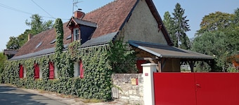 Between Amboise and Chenonceaux, quiet, detached duplex apartment