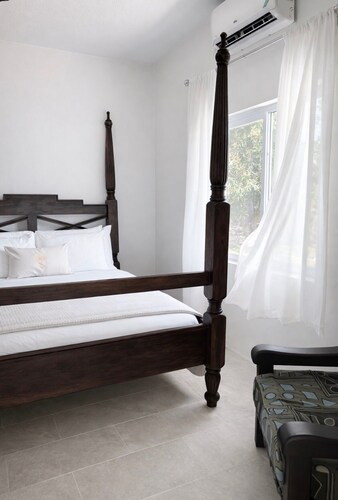 RiversEnd Guesthouse Frenchman Suite, Kitchenette • Private Patio · Beach Access