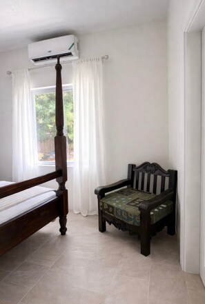 1 bedroom, WiFi, bed sheets - RiversEnd Guesthouse Frenchman Suite, Kitchenette • Private Patio · Beach Access (Hope Bay)