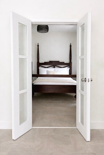 RiversEnd Guesthouse Frenchman Suite, Kitchenette • Private Patio · Beach Access