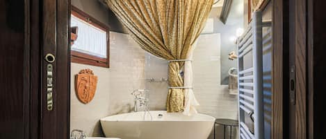 Hair dryer, bidet, towels, toilet paper