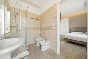 Premium Apartment, City View | Bathroom - Alpha Domus 15 (Naples)