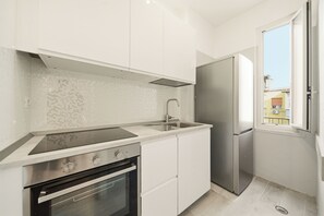 Premium Apartment, City View | Private kitchen - Alpha Domus 15 (Naples)