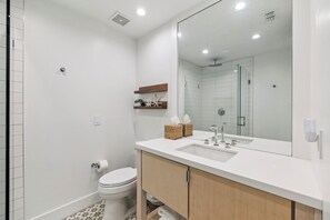 Bathroom - Newly Listed, Single-Story Retreat Near the Beach with Screened-in Porch (Santa Rosa Beach)