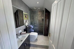 Bathroom - Spacious 2 bedroom holiday cottage on the Devon/Cornwall border (Gunnislake)