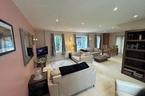Living area - Spacious 2 bedroom holiday cottage on the Devon/Cornwall border (Gunnislake)