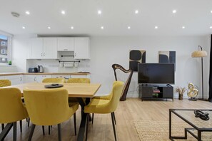 House - Spacious 2-bed Near Tower Bridge Canary Wharf (London)