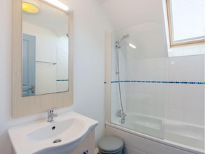Bathroom - Deux pas de la Plage! Appart sympa, accès Piscine (Pentrez)