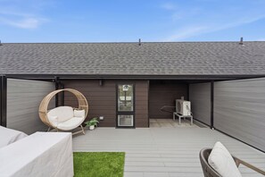 Terrace/patio - Incredible 2BR Townhome | Rooftop Patio! (Niagara Falls)