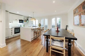 Interior - Modern 2-bedroom Flat - Angel (London)