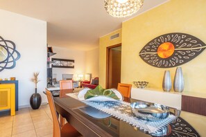 Apartment, Balkon | Wohnbereich