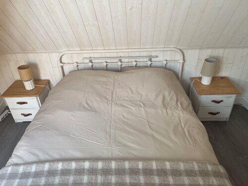 Charming little house with private terrace in the center of town.