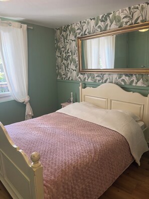 2 Schlafzimmer, Bügeleisen/Bügelbrett, Reisekinderbett, Bettwäsche