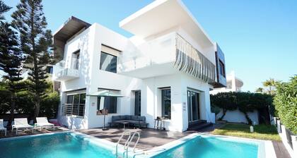 Oceanfront 3-bedroom villa with Jacuzzi