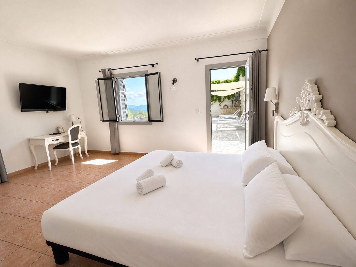 Deluxe Double Room, Mountain View | Minibar, in-room safe, free cots/infant beds, free WiFi