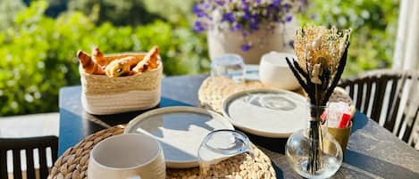 Petit déjeuner continental servi tous les jours en supplément