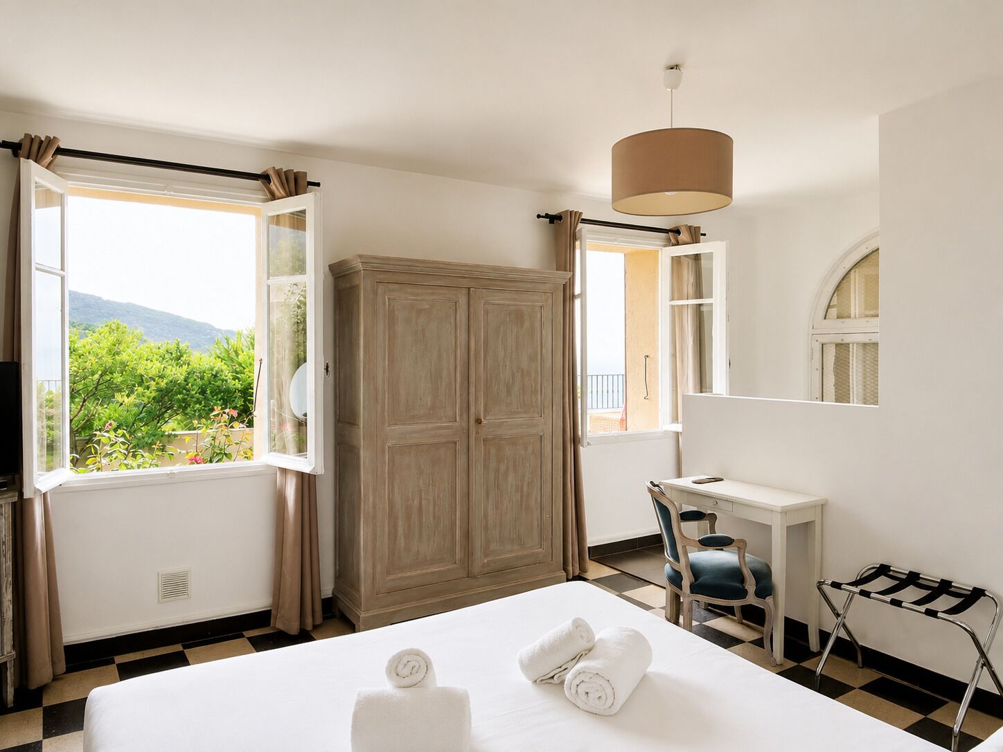 Chambre Double Deluxe, vue montagne | Minibar, coffres-forts dans les chambres, lits bébé (gratuits)