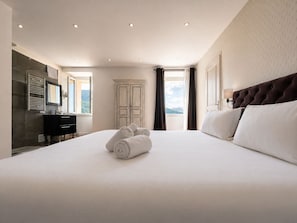 Chambre Deluxe double, vue sur la montagne | Minibar, coffre-fort, système d’insonorisation, lit de bébé (gratuit)
