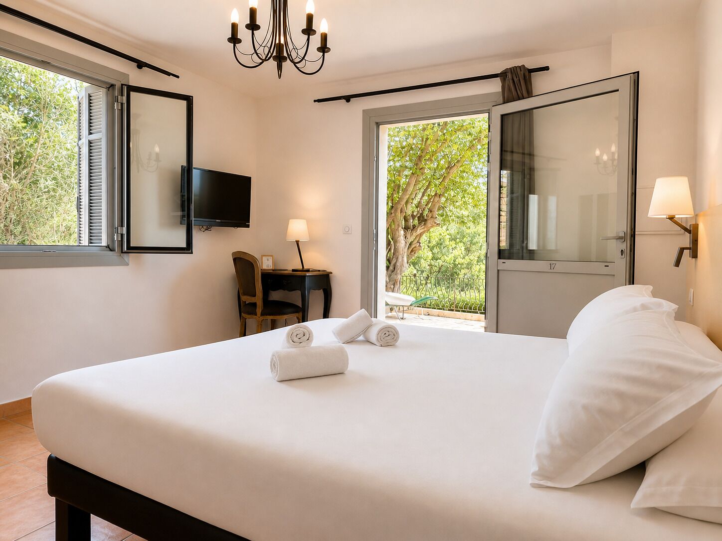 Comfort Double Room, Mountain View | Minibar, in-room safe, free cots/infant beds, free WiFi