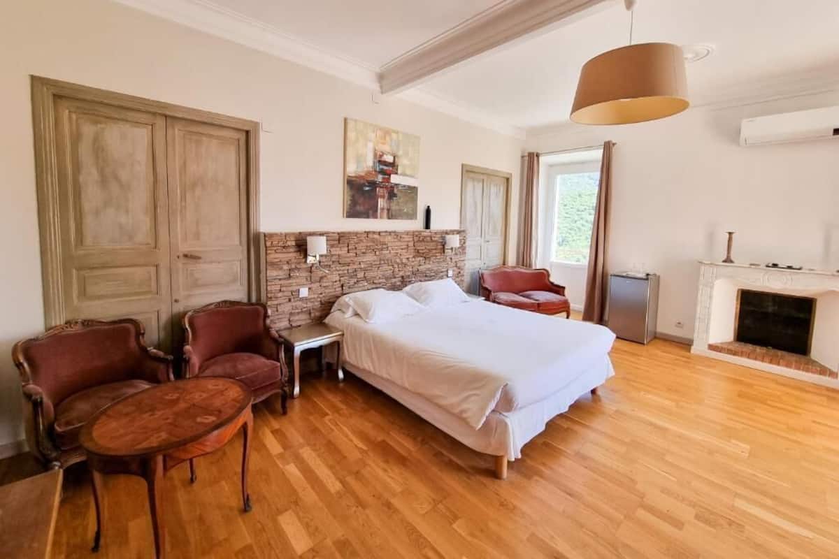 Deluxe Suite, Balcony, Mountain View