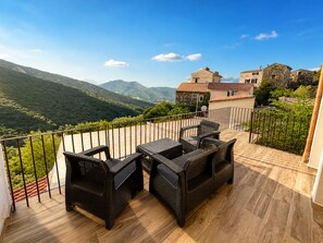 Deluxe Suite, Balcony, Mountain View | Terrace/patio
